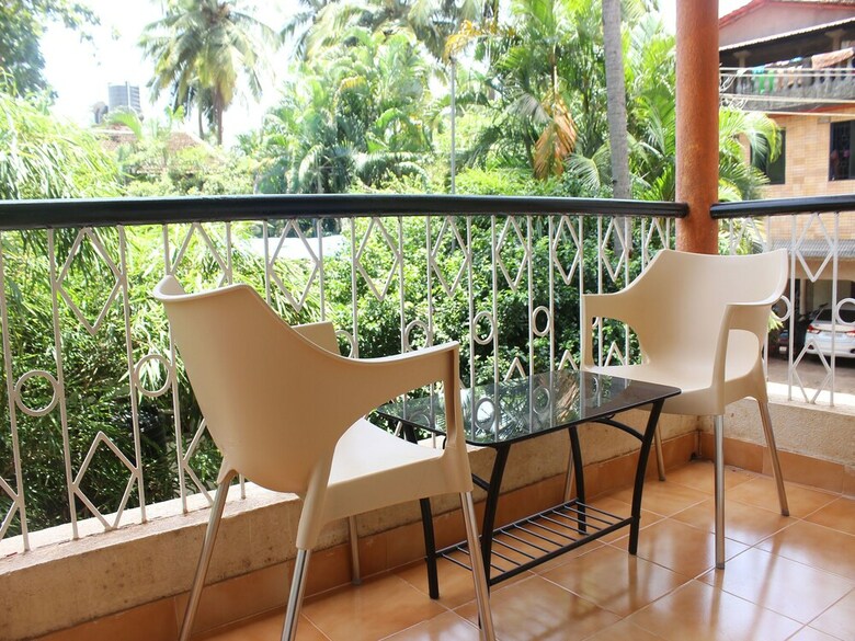 Hotel Oyo 9213 Home Studios Near Tito's Lane