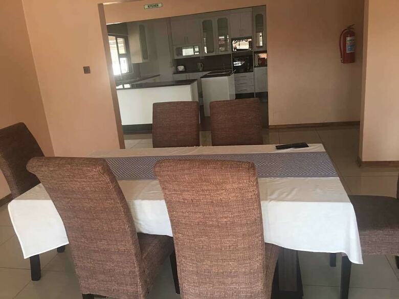 Hotel Eagle Suites Guest House