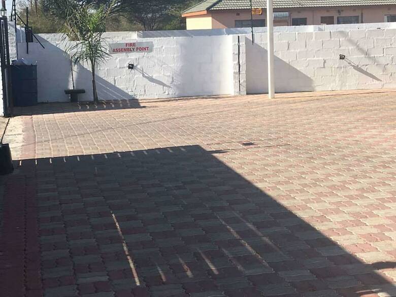 Hotel Eagle Suites Guest House