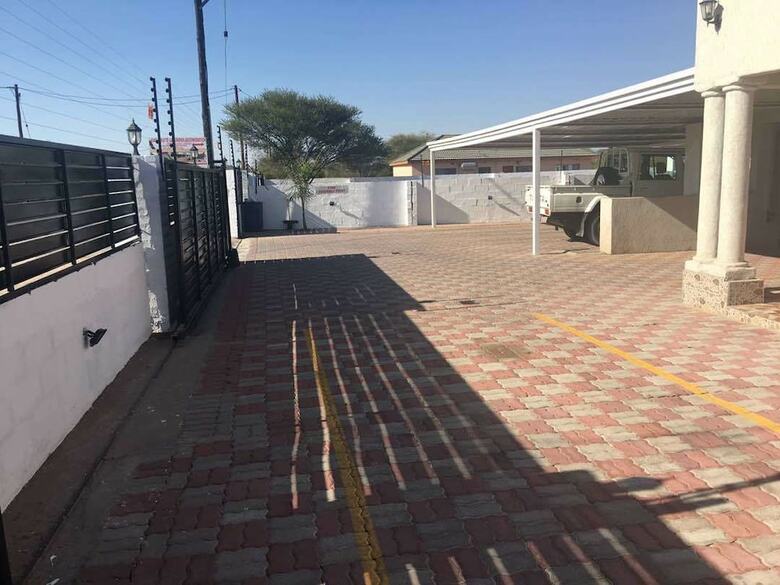 Hotel Eagle Suites Guest House