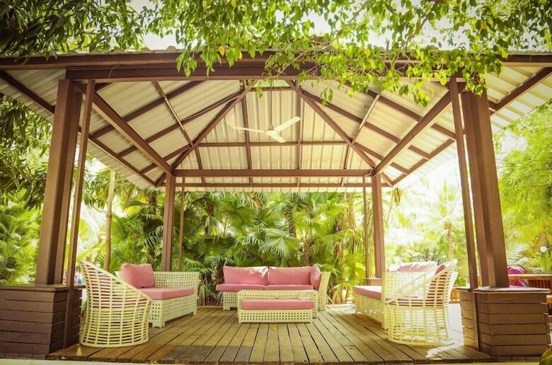 Hotel Lahari Resorts