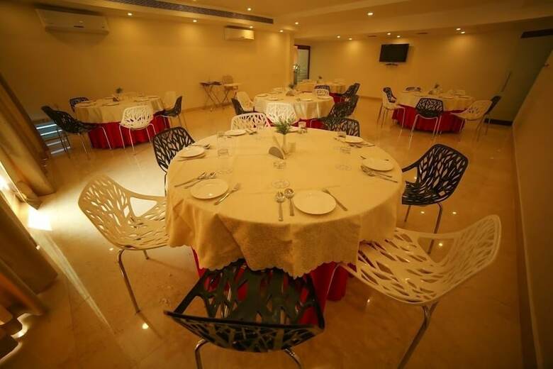 Hotel Lahari Resorts