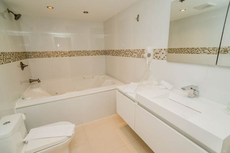 Aparthotel Alexander By Design Suites