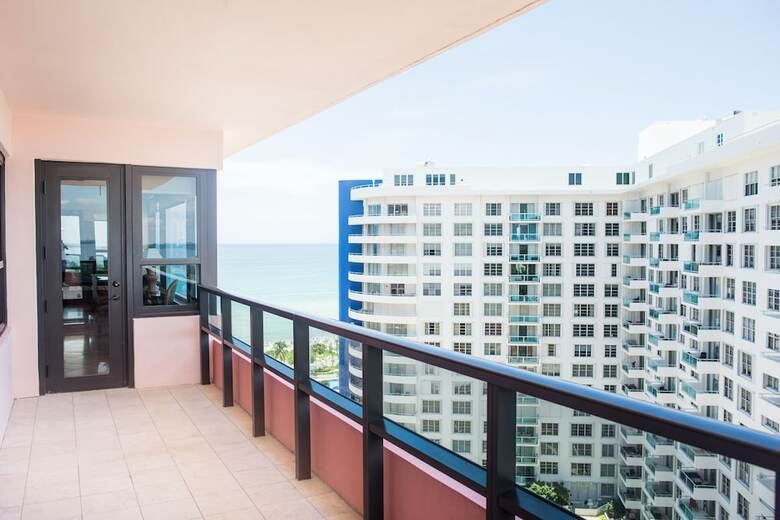 Aparthotel Alexander By Design Suites