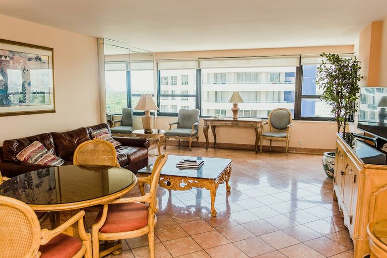Aparthotel Alexander By Design Suites