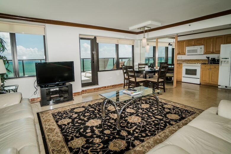 Aparthotel Alexander By Design Suites