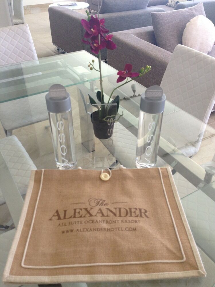 Aparthotel Alexander By Design Suites