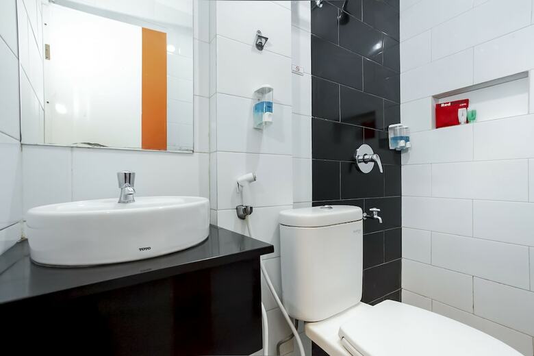 Hotel Reddoorz @ Raya Gubeng
