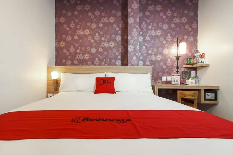 Hotel Reddoorz @ Raya Gubeng