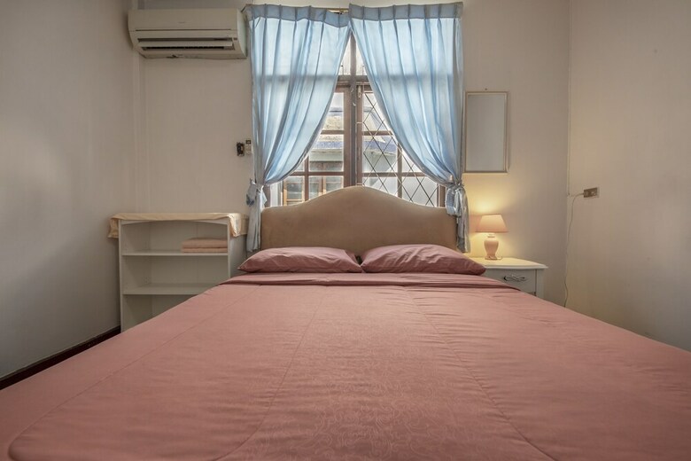 Hostal Sira?s House