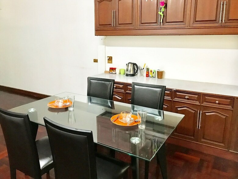 Hostal Sira?s House