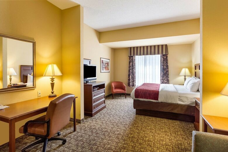 Hotel Comfort Inn & Suites