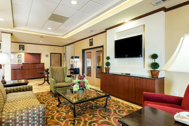 Hotel Comfort Inn & Suites