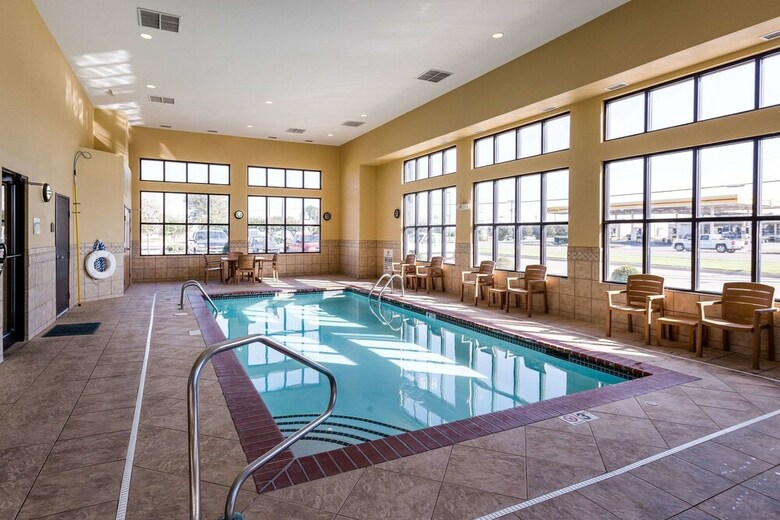 Hotel Comfort Inn & Suites
