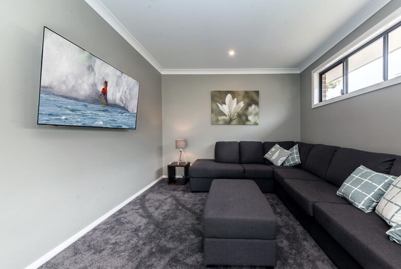 Tomaree Road, 19 'the Cottage'