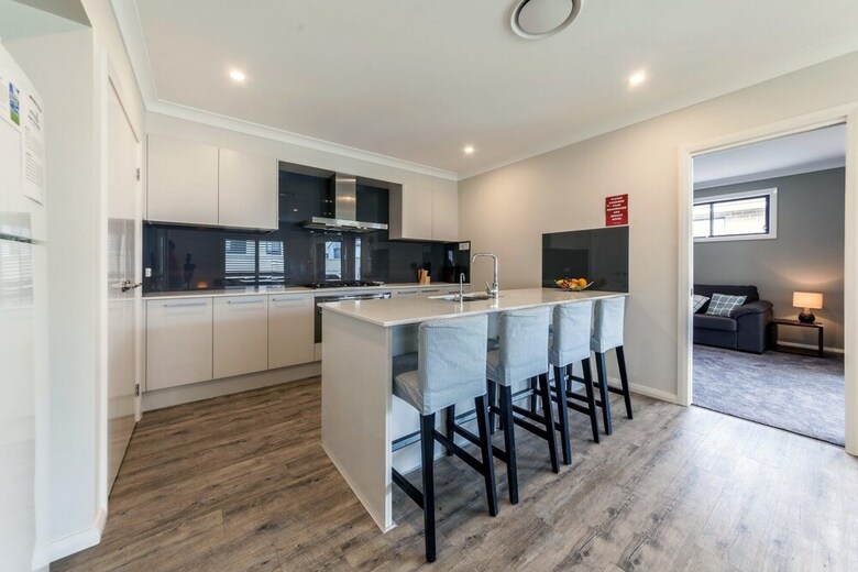 Tomaree Road, 19 'the Cottage'