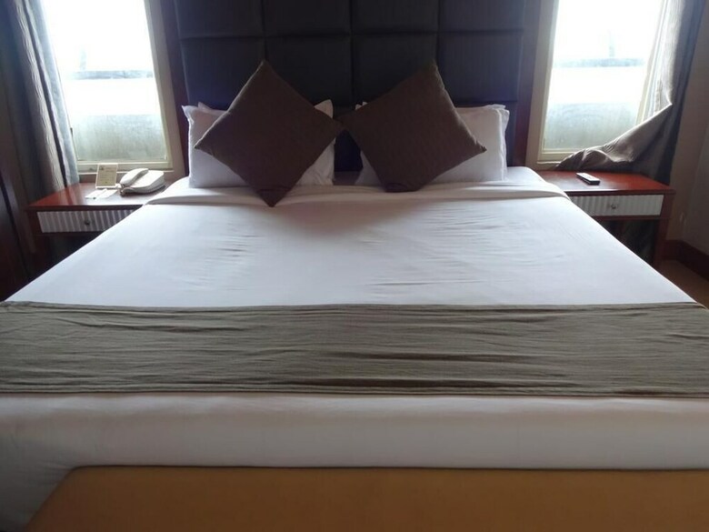 Hotel Paramount Tower