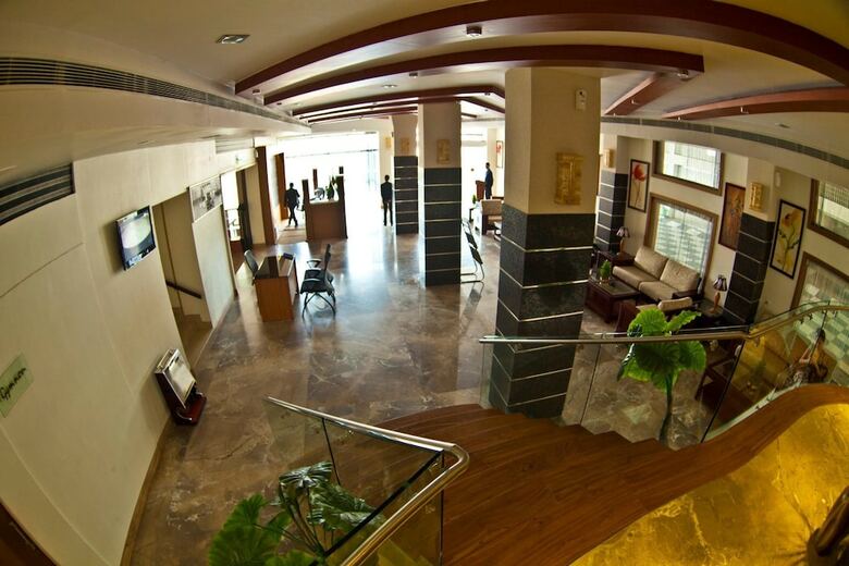 Hotel Paramount Tower