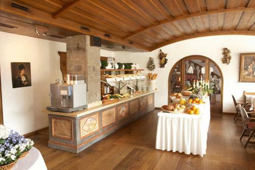 Hostal Hotel F�hrenhof Garni