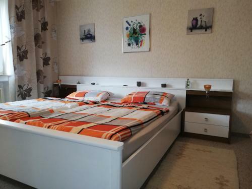 Apartamento Ferienwohnung Heidelsteinblick