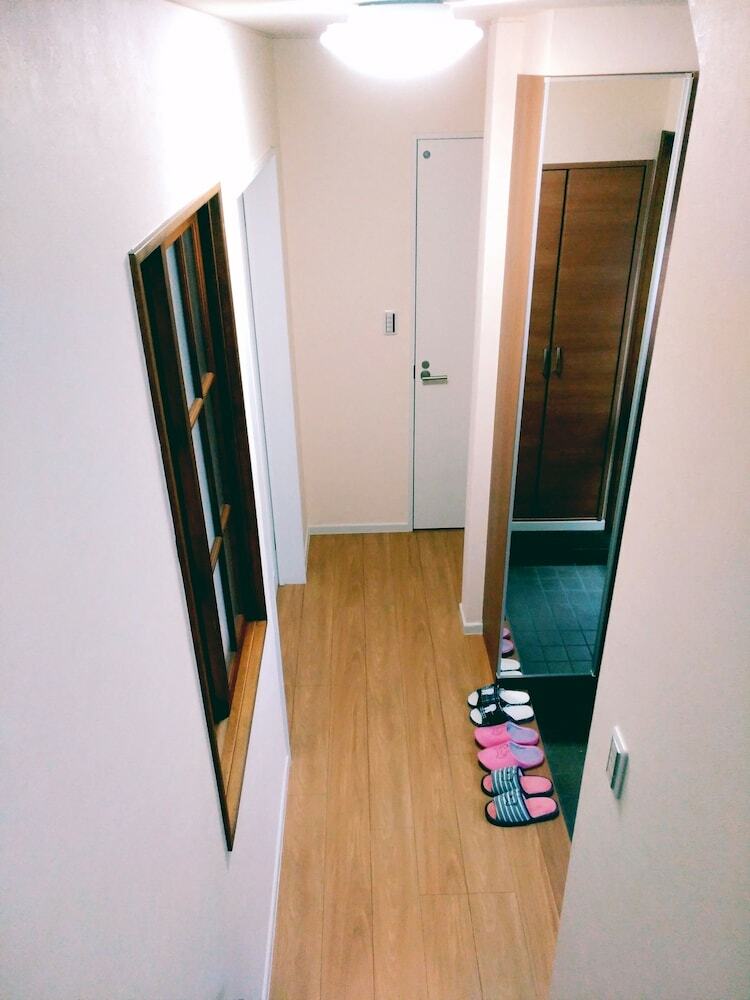 Apartamentos Rainbow Guesthouse - Caters To Women