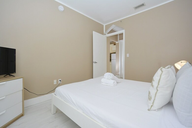 Aparthotel 335 Ocean Walk Apartments