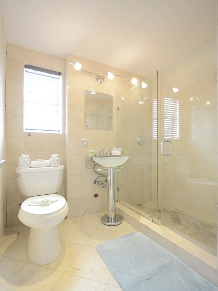 Aparthotel 335 Ocean Walk Apartments
