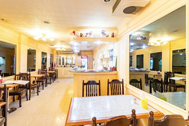 Hotel Woodlands Inn