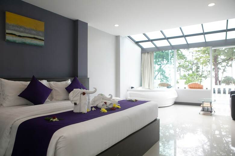 Modern Living Hotel