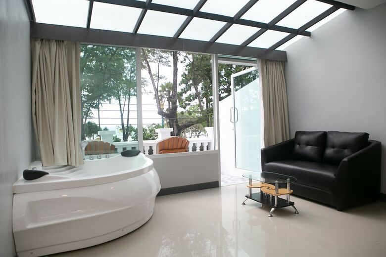 Modern Living Hotel