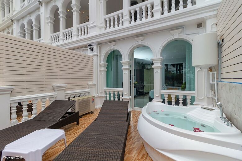 Modern Living Hotel