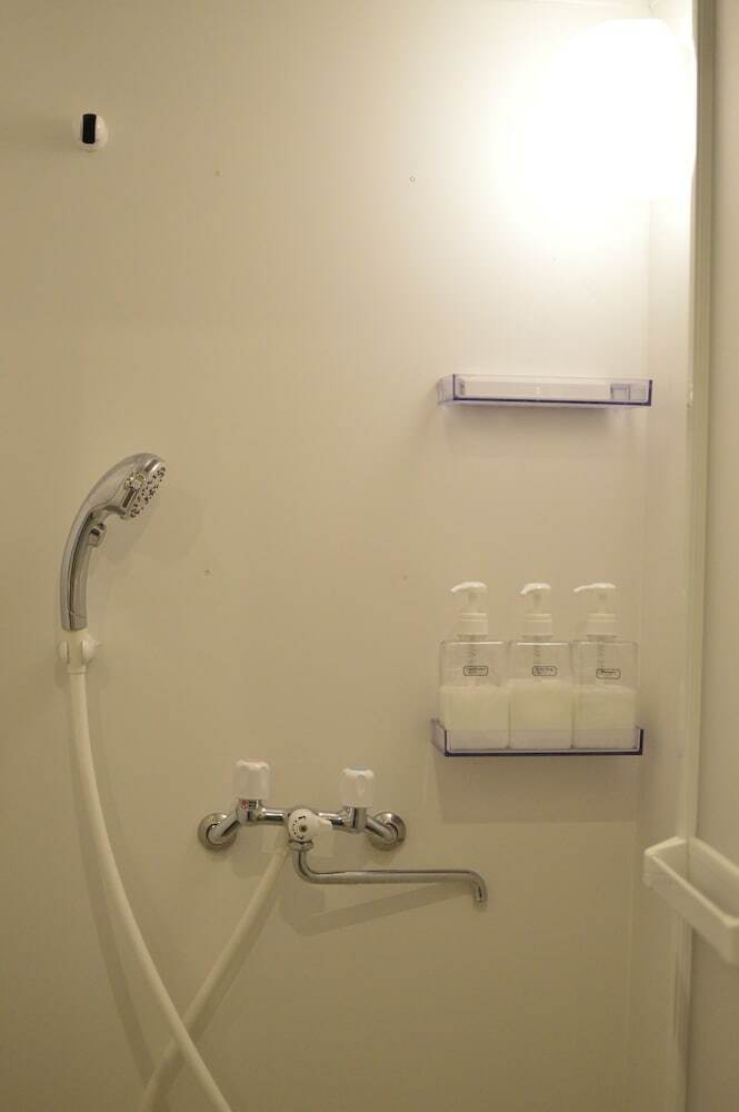 Hostal R Guest House - Hostel