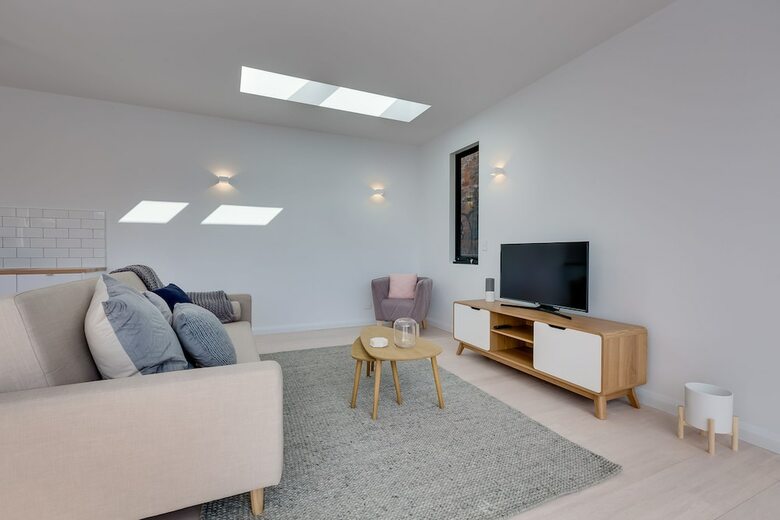 White Room Apartments