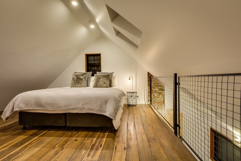 White Room Apartments