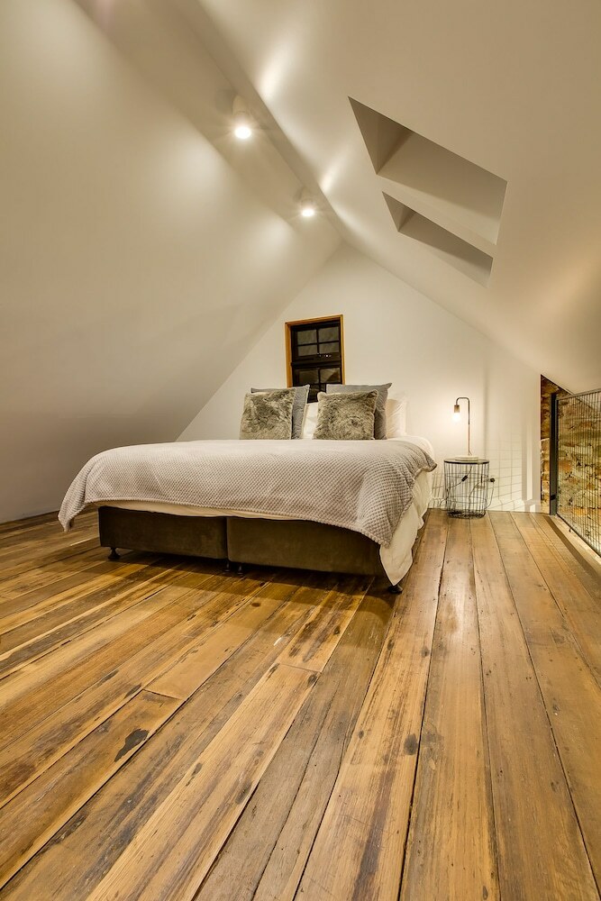 White Room Apartments