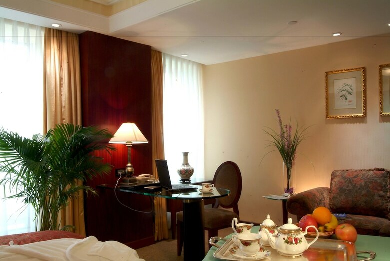 Lakeview Xuanwu Hotel
