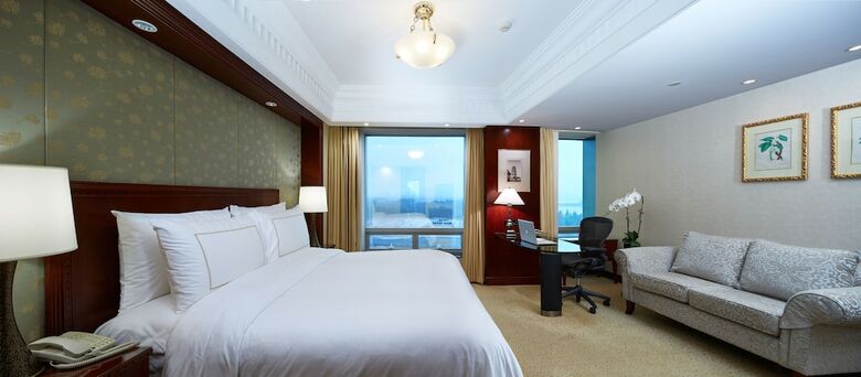 Lakeview Xuanwu Hotel