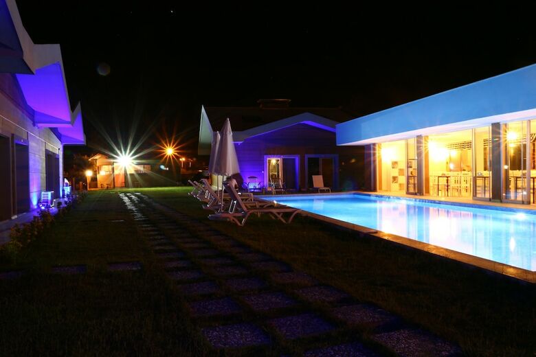 Hotel La Vida Otel