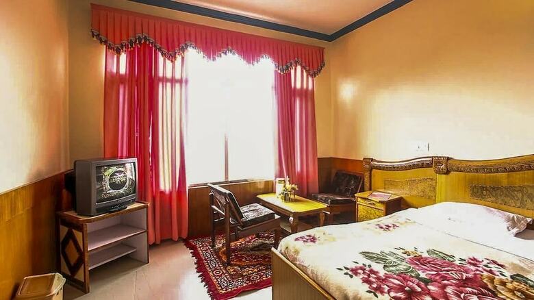 Adb Rooms Hotel Sahiwa