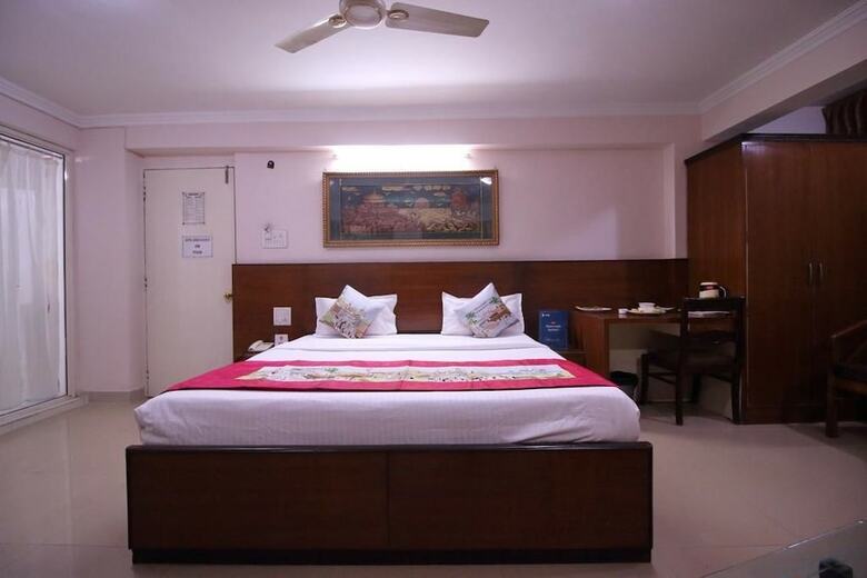 Adb Rooms Hotel Sahiwa