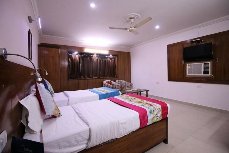Adb Rooms Hotel Sahiwa