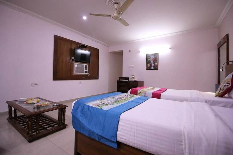 Adb Rooms Hotel Sahiwa