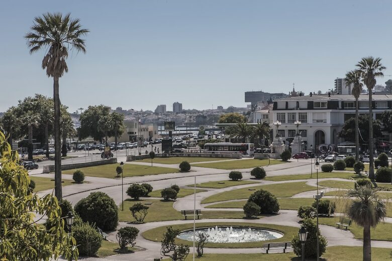 Rent4rest Estoril Beachfront Apartments