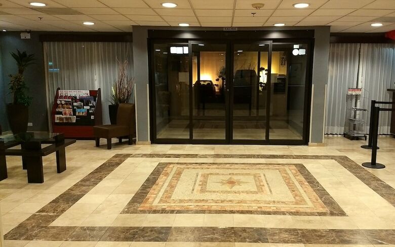 Hotel Mesaluna Near American Consulate