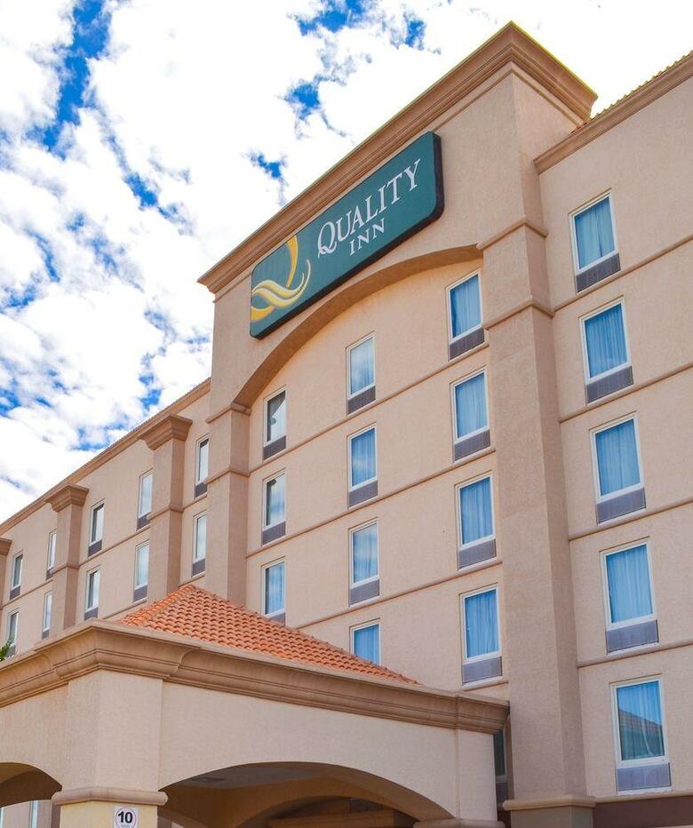 Hotel Mesaluna Near American Consulate