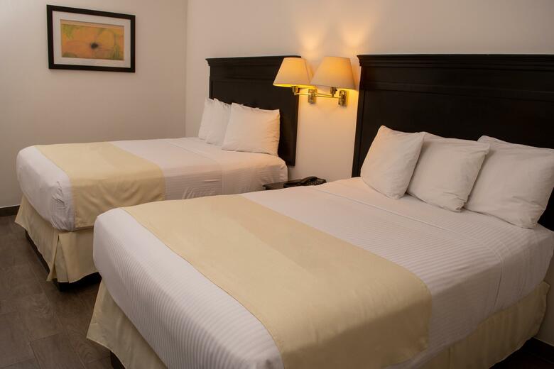 Hotel Mesaluna Near American Consulate