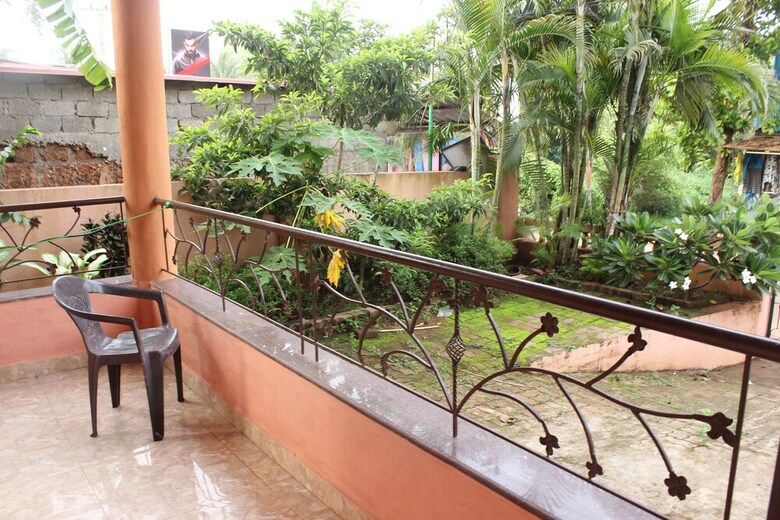 Villa Oyo 6236 Home Studio Near Sinquerim Beach