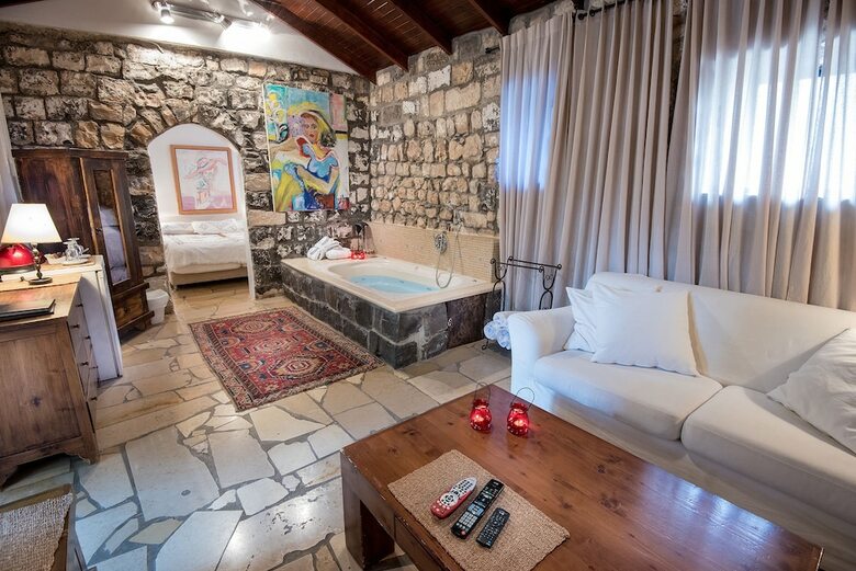 Hotel Pina Barosh Bnb