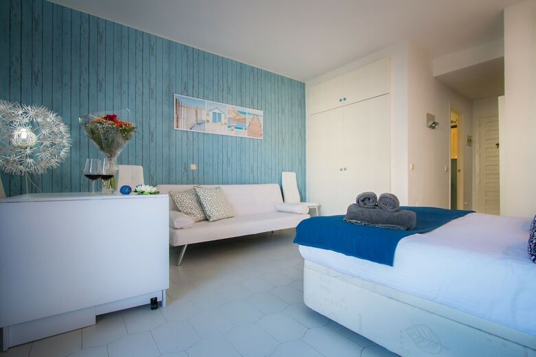 Apartamentos Holidays2benal Beach