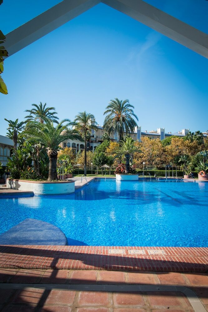 Apartamentos Holidays2benal Beach